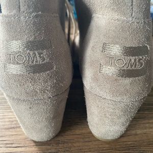Toms desert booties